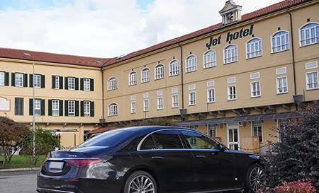 Jet Hotel
